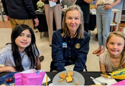 Students and Rotary volunteers